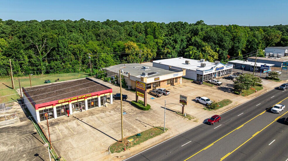 More Photos Of 711 N University Dr, Nacogdoches General Retail For Sale