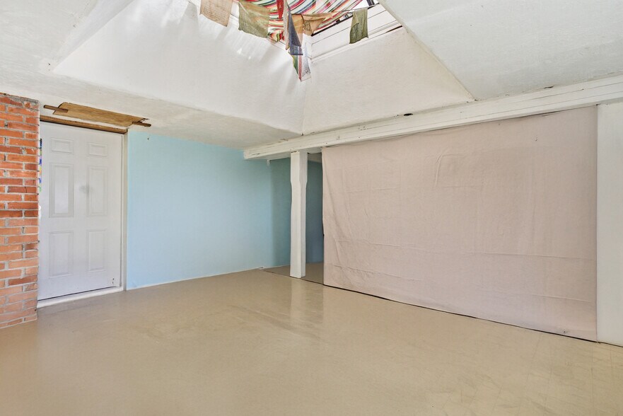 More Photos Of 657 E Main St, Cottage Grove Restaurant For Sale