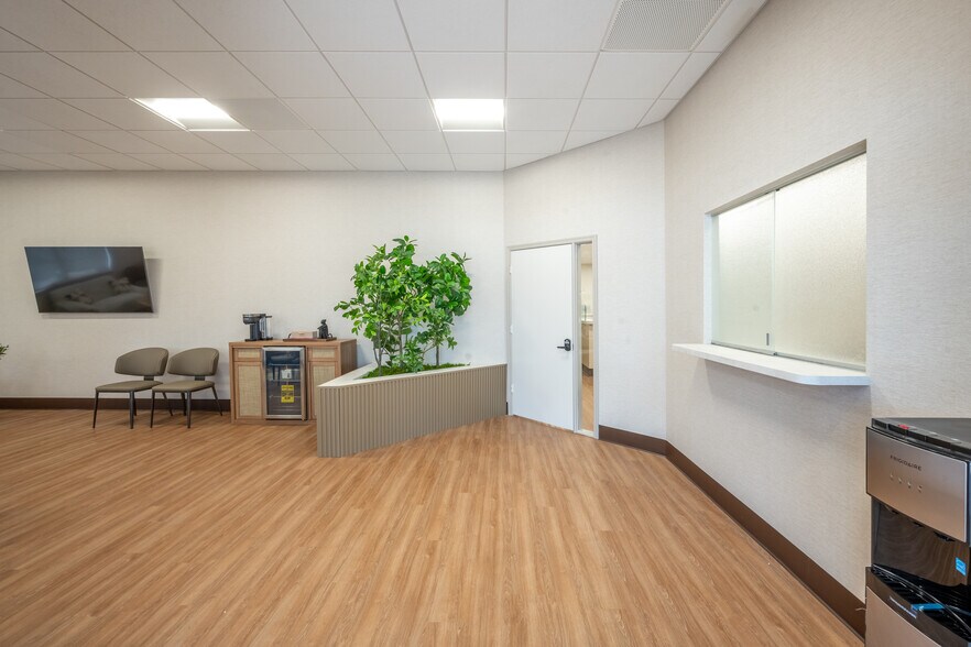 More Photos Of 3795 Boynton Beach Blvd, Boynton Beach Medical For Lease