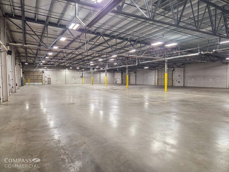 More Photos Of 63245 Jamison St, Bend Distribution For Lease