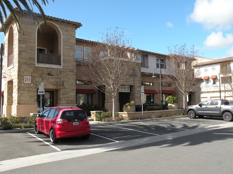 More Photos Of 211 Village Commons Blvd, Camarillo Storefront Retail Residential For Lease