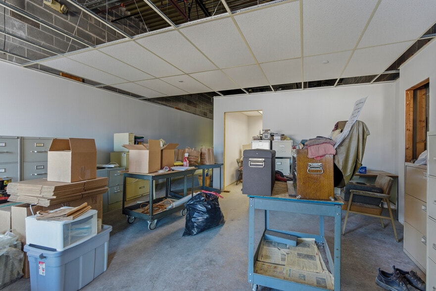 More Photos Of 77 Industrial Park Rd, Vernon Warehouse For Lease