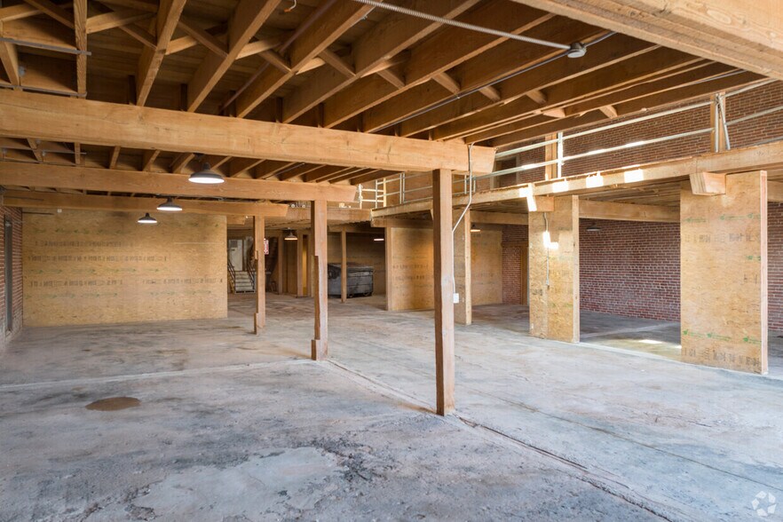 More Photos Of 1419 W 24th St, Los Angeles Warehouse For Sale
