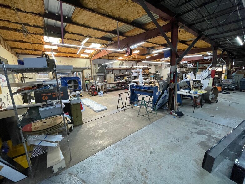 More Photos Of 7636 Clarewood Dr, Houston Industrial For Sale