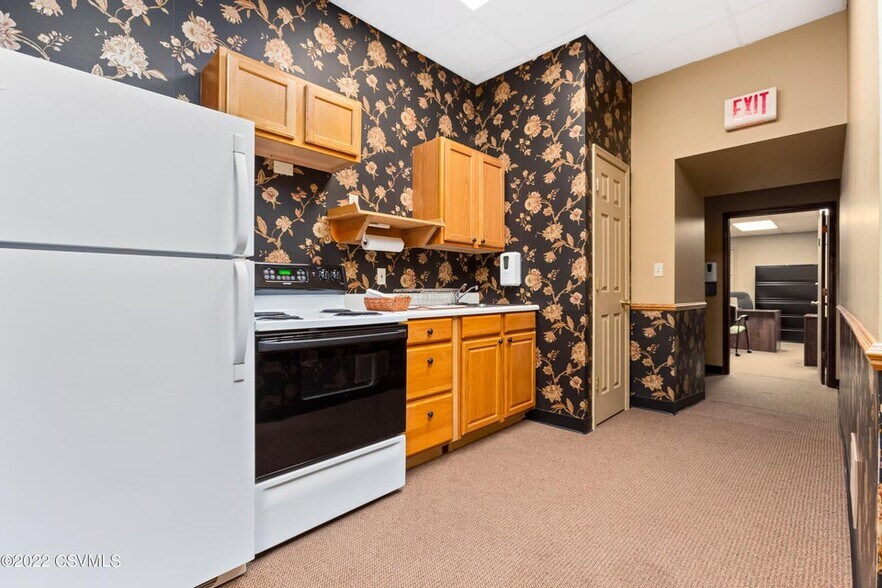 More Photos Of 170 E 9th St, Bloomsburg Office For Sale