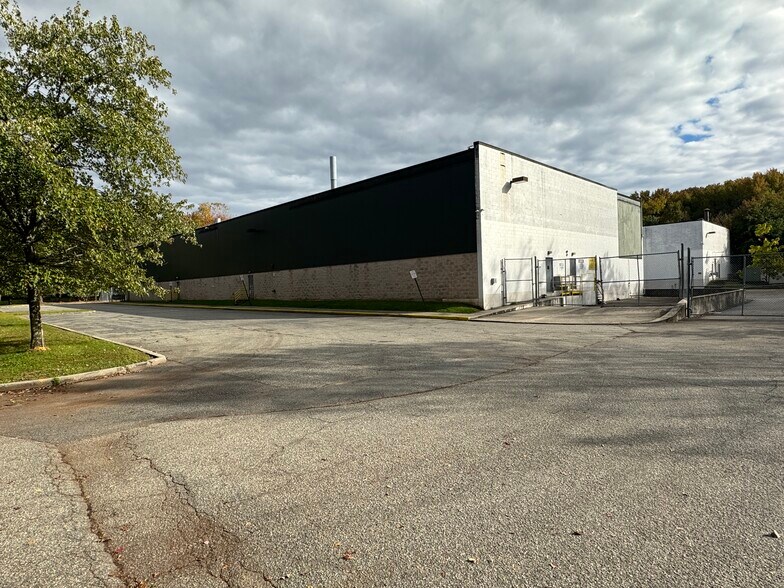 More Photos Of 110 Pomponio Ave, South Plainfield Manufacturing For Sale