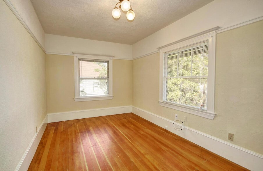 More Photos Of 1901-1903 H St, Sacramento Apartments For Sale