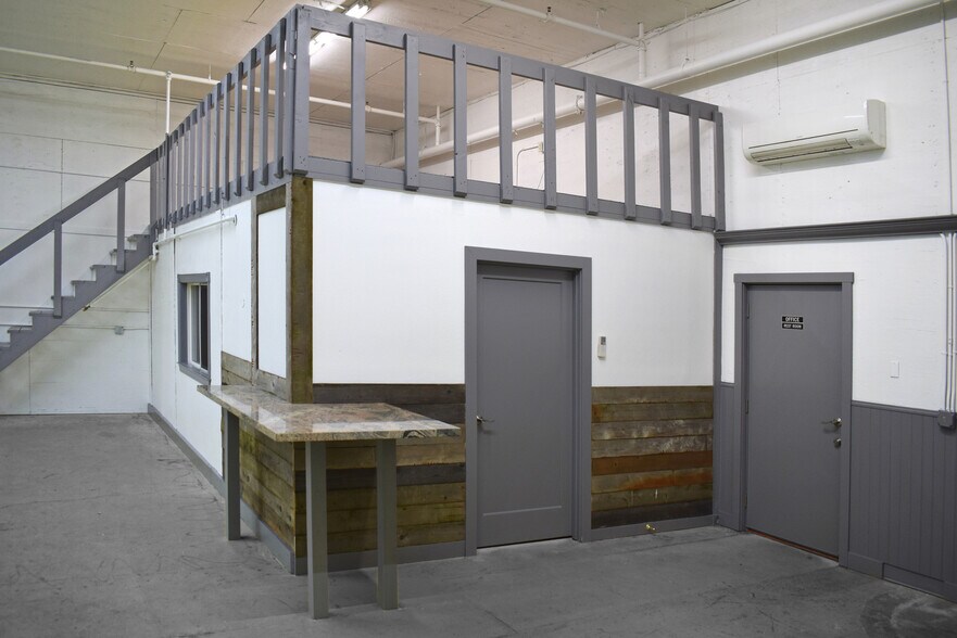 More Photos Of 4216 W 7th Ave, Eugene Warehouse For Lease