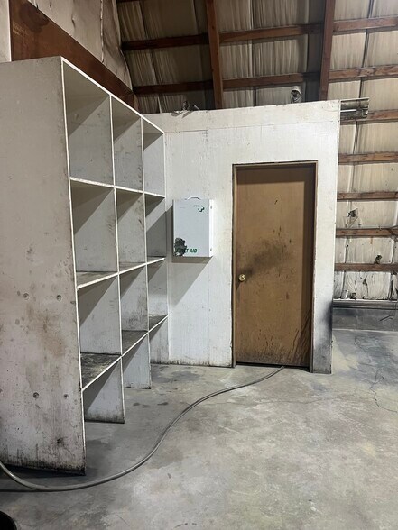 More Photos Of 1987 Farm To Market Rd, Kalispell Industrial For Lease