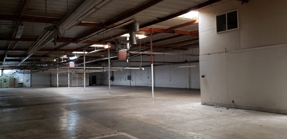 More Photos Of 350 W Compton Blvd, Gardena Manufacturing For Lease