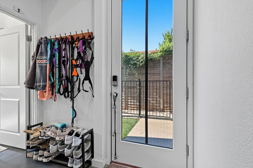 More Photos Of 5647 Live Oak, Dallas Apartments For Sale