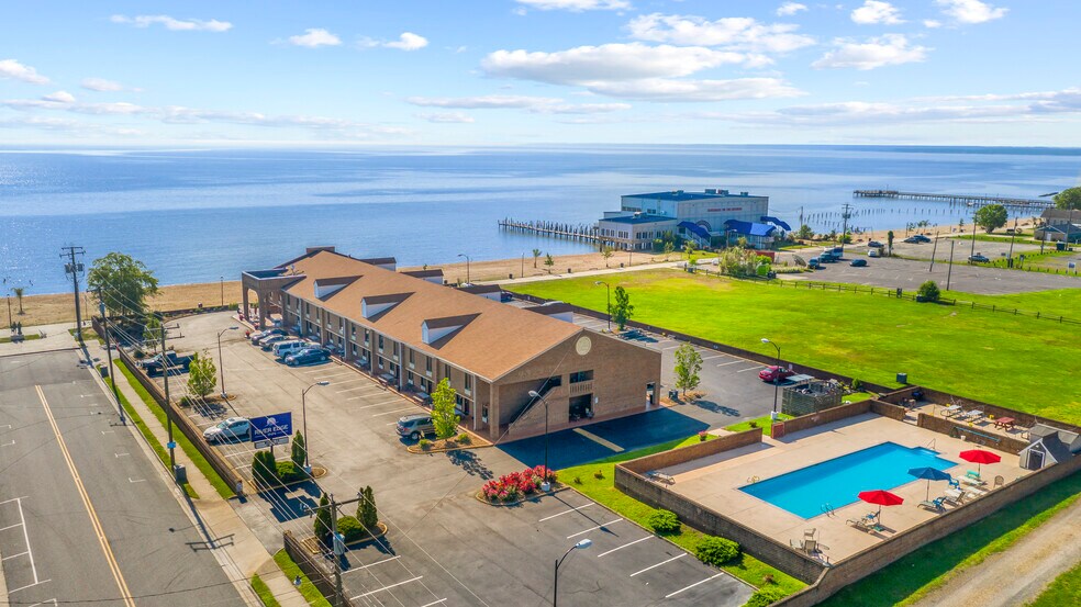 More Photos Of 30 Colonial Ave, Colonial Beach Hotel For Sale