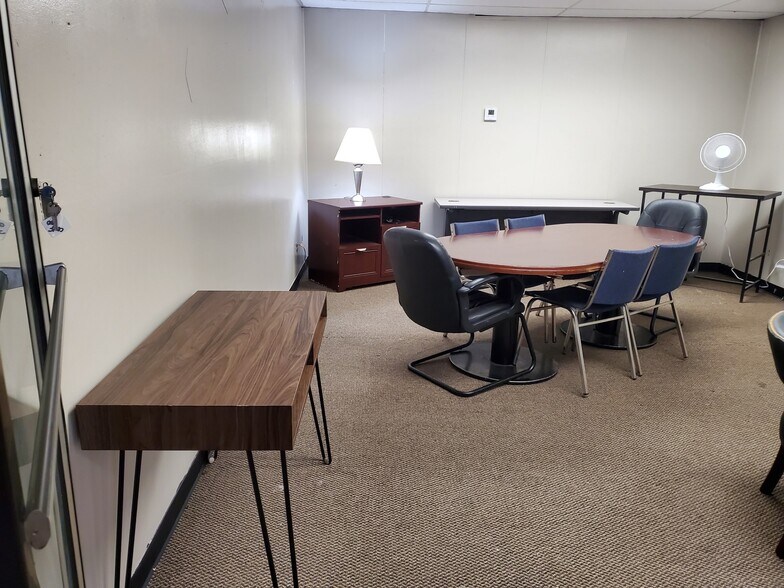 More Photos Of 1900 N Macarthur Blvd, Oklahoma City Office For Sale