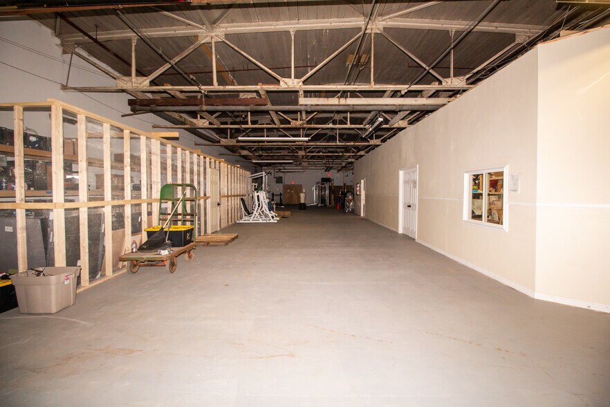 More Photos Of 21-69 S Main St, Leicester Service For Sale
