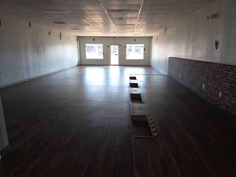 More Photos Of 2704 E Griffin Pkwy, Mission Storefront Retail Office For Lease