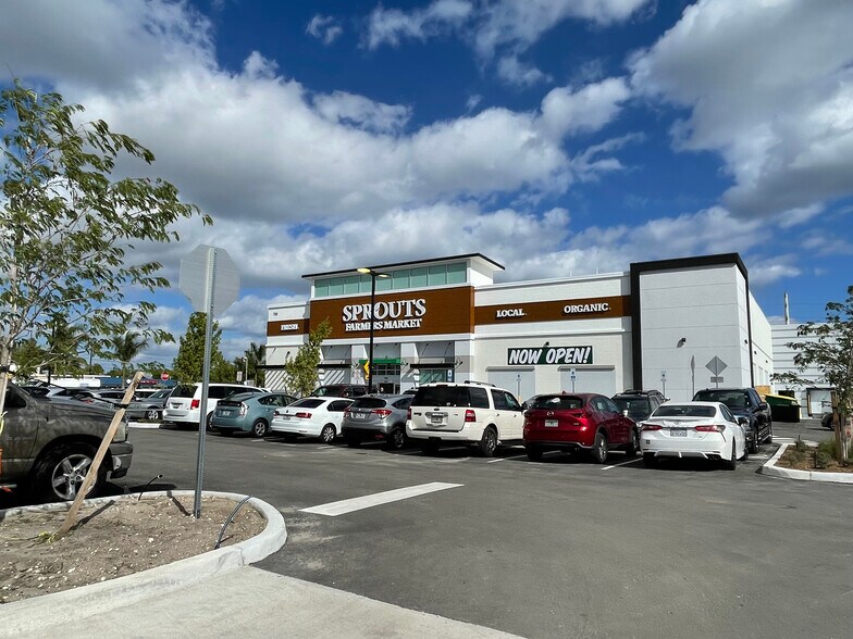 More Photos Of 620 E Oakland Park Blvd, Oakland Park Freestanding For Lease