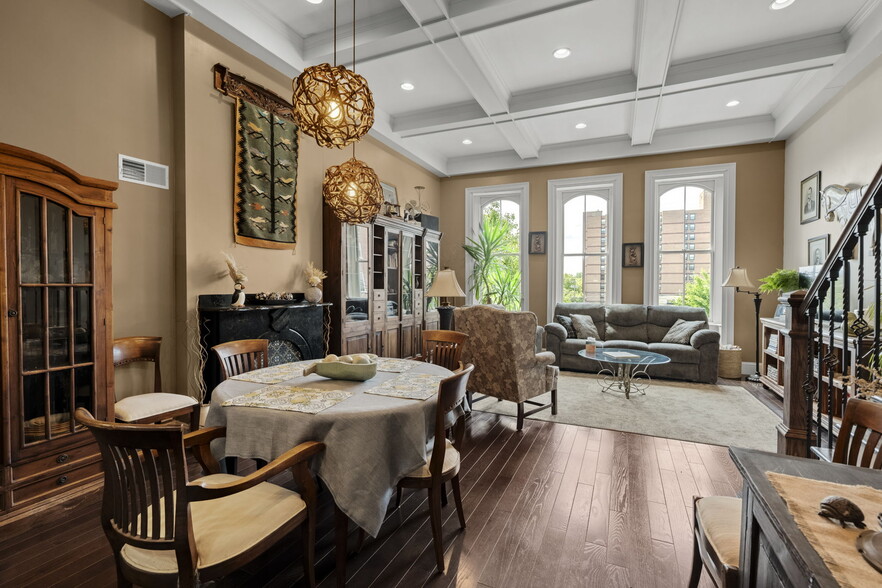 More Photos Of 305 N Queen St, Lancaster Storefront Retail Residential For Sale