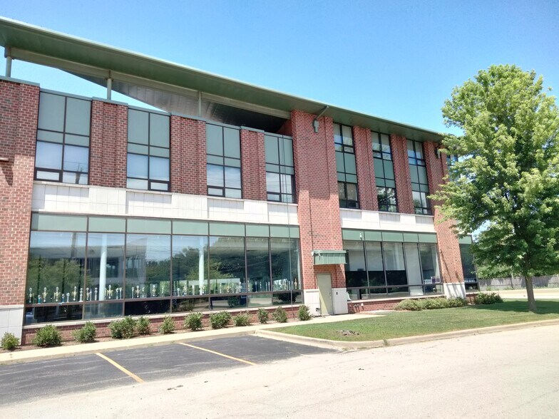 Primary Photo Of 3330 Skokie Valley Rd, Highland Park Medical For Lease