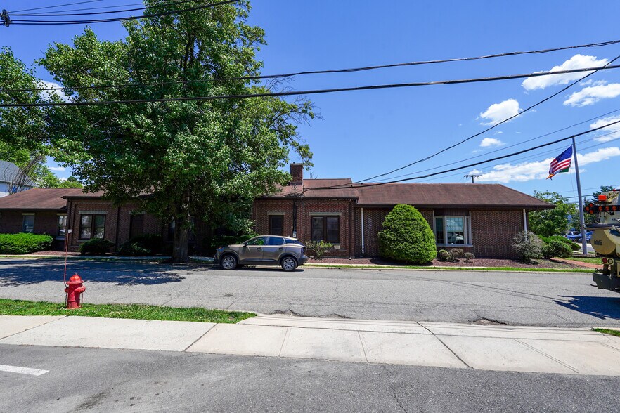 More Photos Of 9 Spring St, Freehold Office For Sale