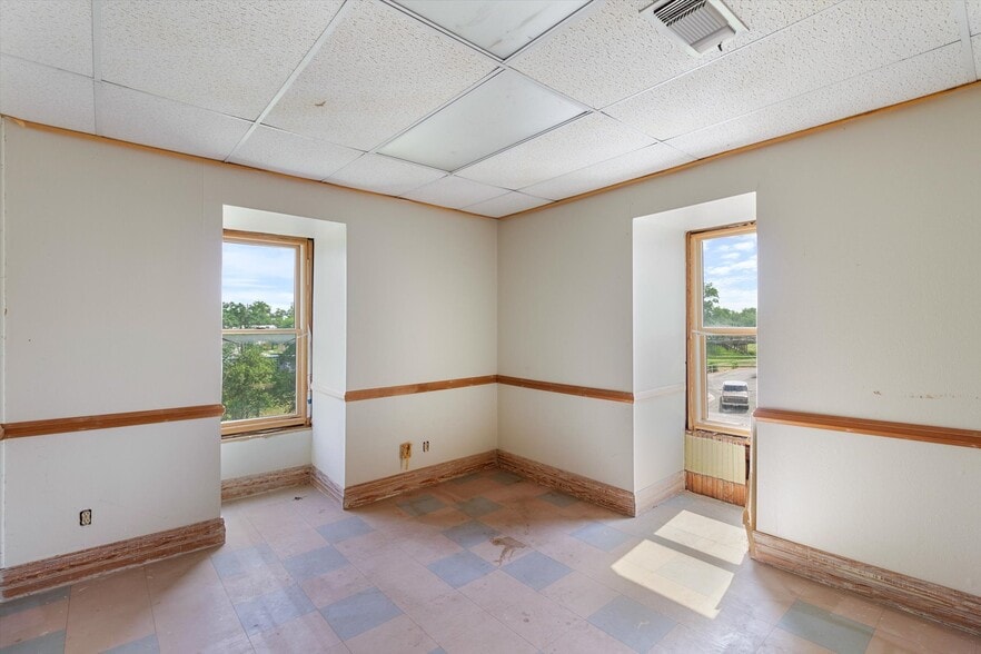 More Photos Of 321 L B J dr, San Marcos Office For Sale
