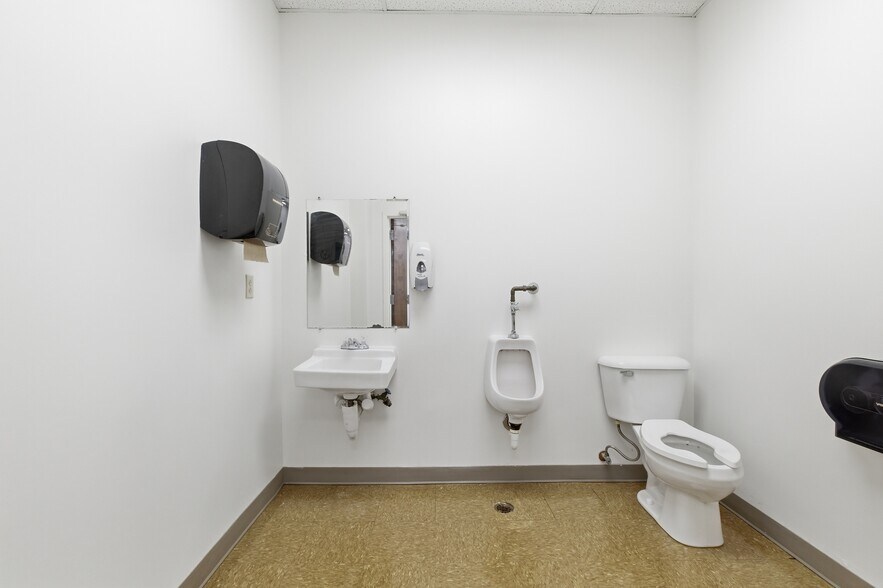 More Photos Of 104-176 Cude Ln, Madison Medical For Lease