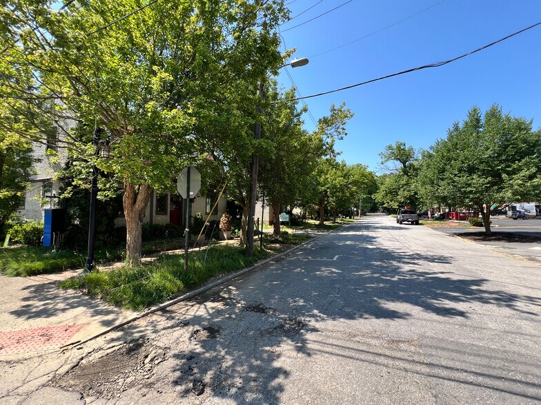 More Photos Of 1 Swan St, Asheville Freestanding For Sale