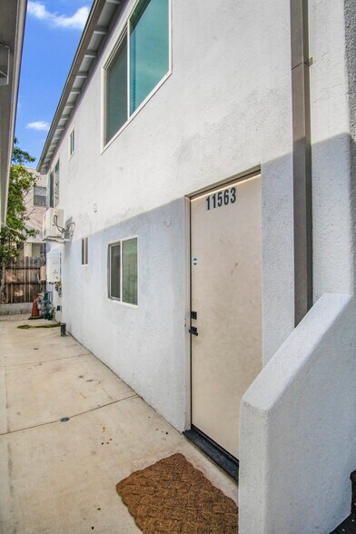 More Photos Of 11565 Iowa Ave, Los Angeles Apartments For Sale