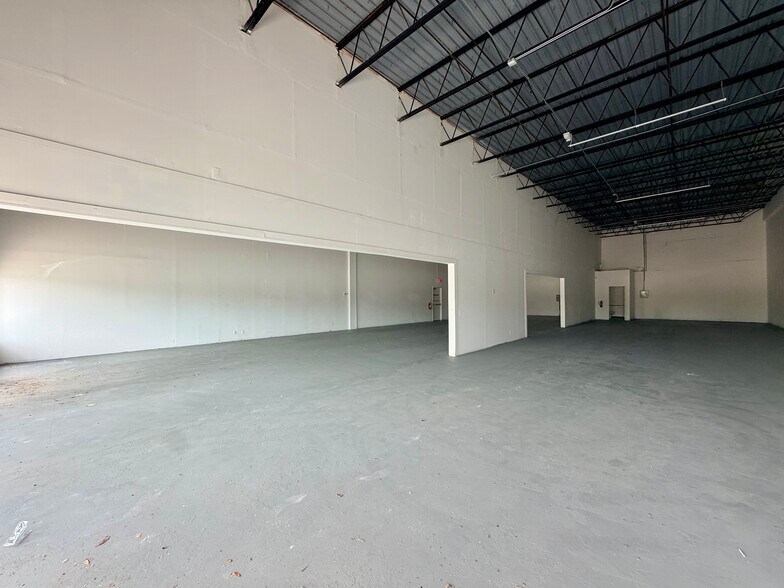 More Photos Of 3927-3999 NW 19th St, Lauderdale Lakes Unknown For Lease