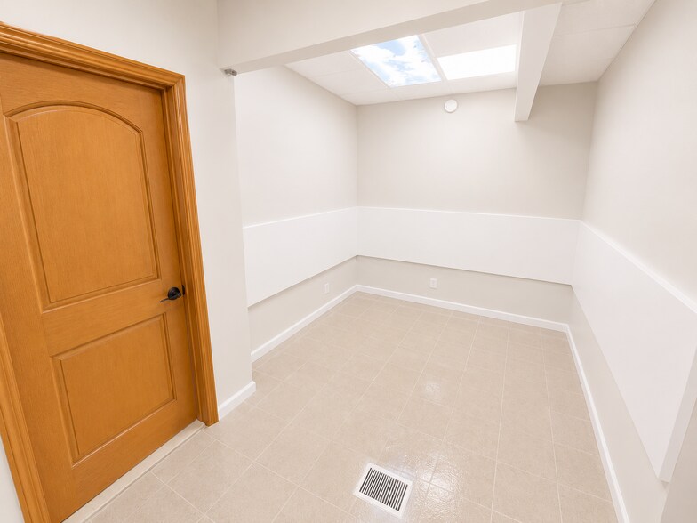 More Photos Of 238 Beach 20th St, Far Rockaway Medical For Lease