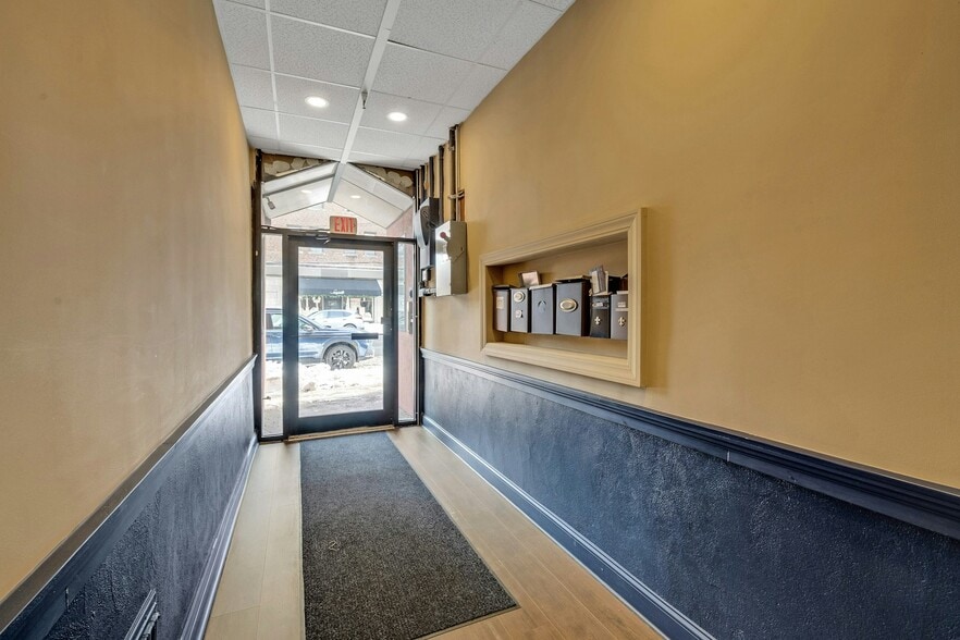 More Photos Of 2094 Boston Post Rd, Larchmont Storefront For Lease