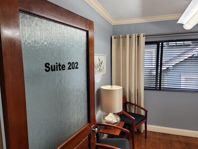 More Photos Of 350 E Pine St, Orlando Coworking Space