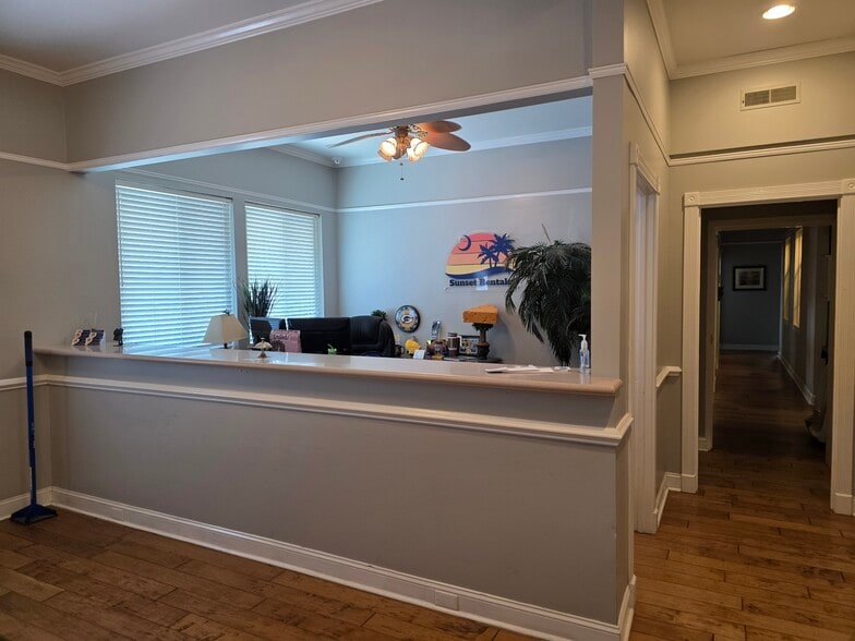 More Photos Of 21 New Orleans Rd, Hilton Head Island Office For Sale