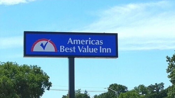 More Photos Of 1700 Superior St, Webster City Hotel For Sale