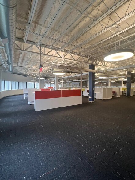 More Photos Of 5 Omni Way, Chelmsford Flex For Lease