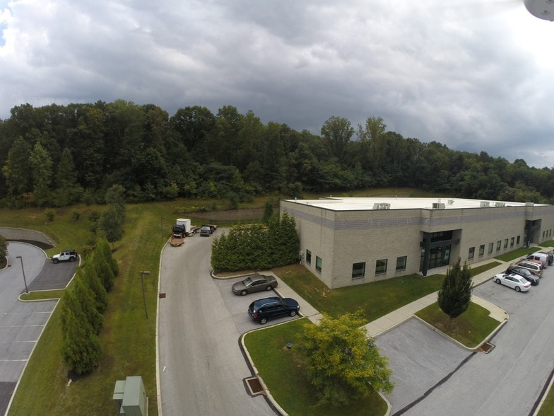 More Photos Of 230 Three Tun Rd, Malvern Flex For Lease