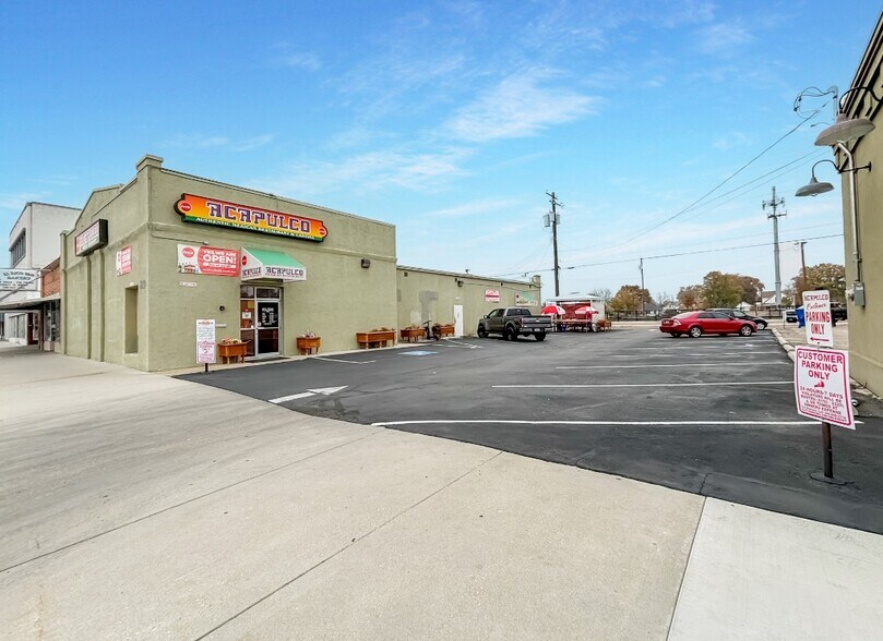 More Photos Of 819 Main St, Caldwell Restaurant For Sale