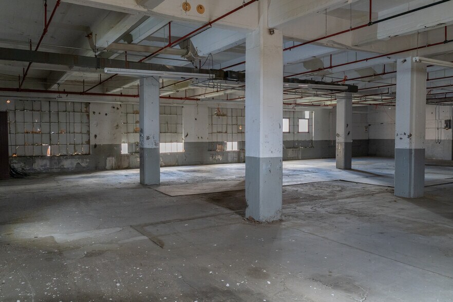 More Photos Of 1575 Lake St, Elmira Manufacturing For Lease