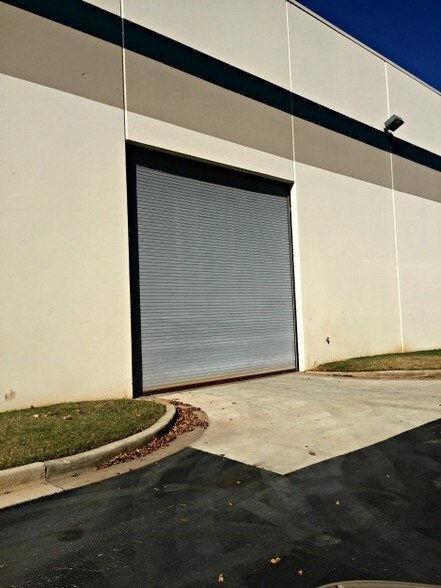 More Photos Of 170 Jetplex Blvd, Huntsville Warehouse For Lease