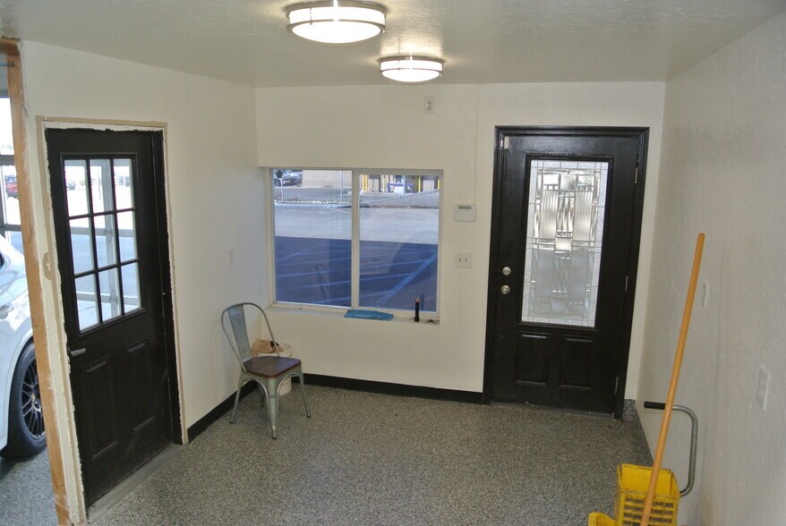 More Photos Of 108 E Hanley Ave, Coeur d'Alene General Retail For Sale