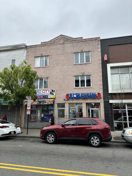 Primary Photo Of 146 Ferry St, Newark Storefront Retail Residential For Sale