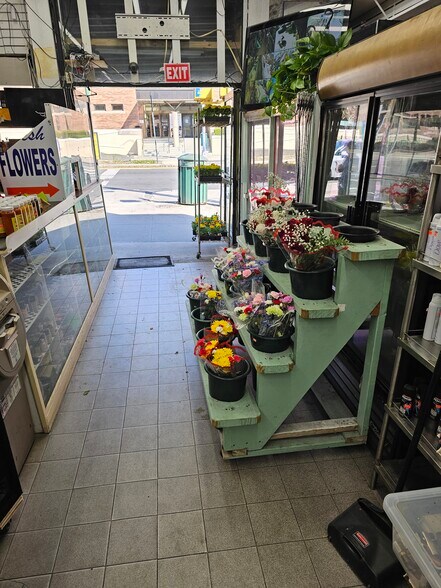 More Photos Of 18020 Hillside Ave, Jamaica Storefront Retail Residential For Lease