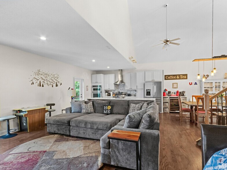 More Photos Of 127 Deer Hill Ln, Weaverville Specialty For Sale