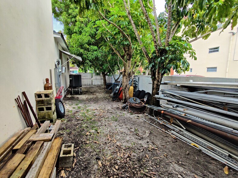 More Photos Of 660 Miller Dr, Miami Springs Research And Development For Sale