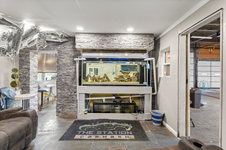 More Photos Of 8301 W Chicago, Detroit Flex For Sale