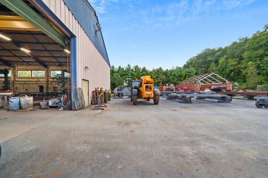 More Photos Of 955 Burnt Meadow Rd, Hewitt Manufacturing For Sale