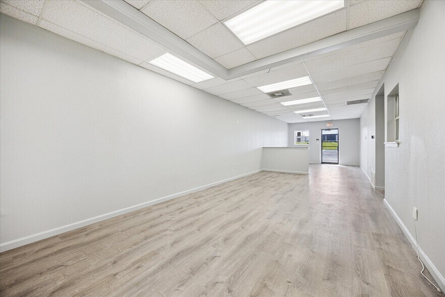 More Photos Of 16806 I-35 S, Buda Showroom For Lease