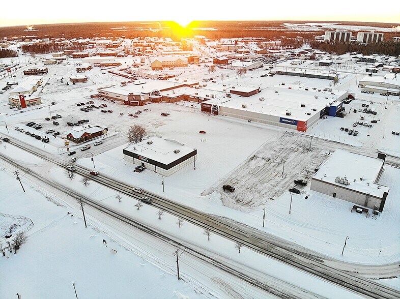 More Photos Of 300 Mystery Lake Rd, Thompson General Retail For Lease