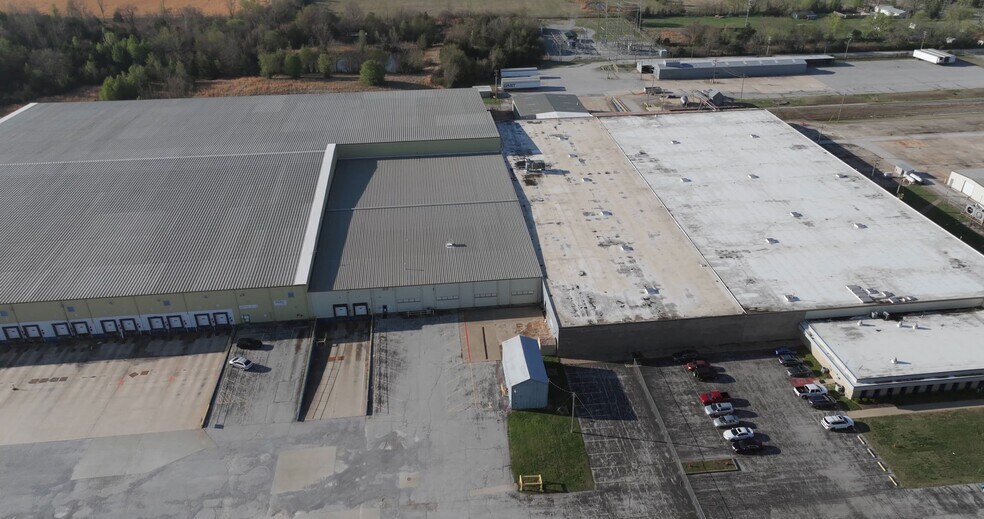 More Photos Of 1700 E Quarter Rd, Siloam Springs Manufacturing For Lease