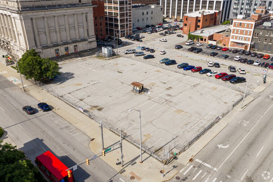 More Photos Of 222 N Alabama St, Indianapolis Office For Sale