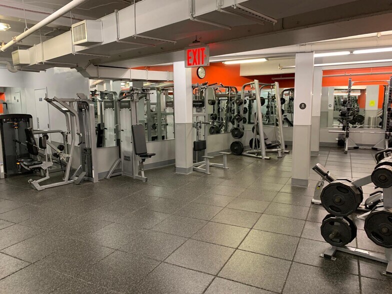 More Photos Of 2-14 Ferry St, Newark General Retail For Lease